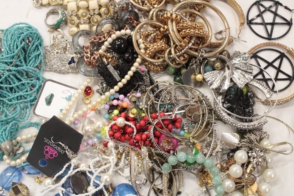 2.8 lb lot Jewelry Vintage to now Craft Junk Harvest AS IS a few Wearable #A